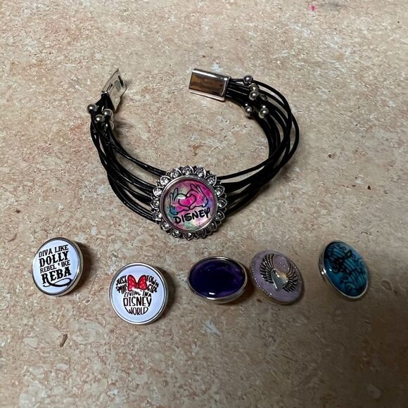 Bracelet with interchangeable charms - Picture 1 of 6